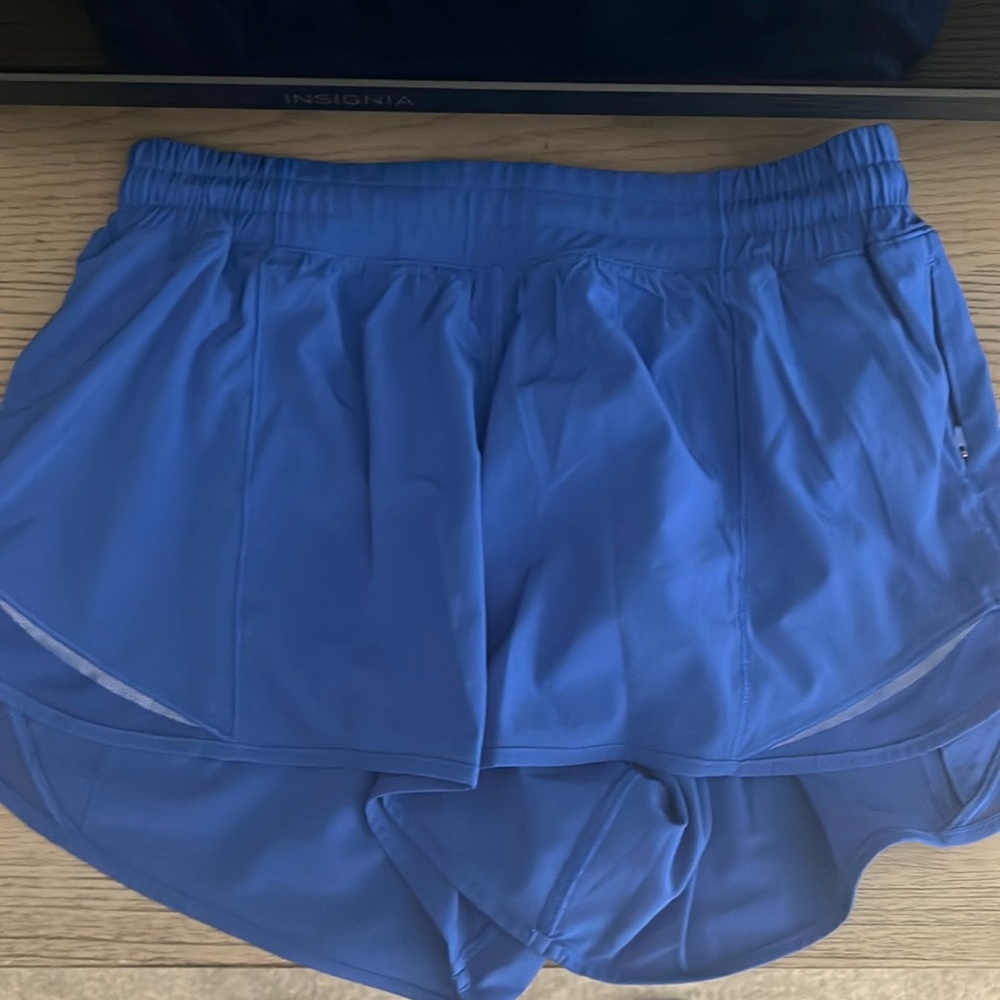 Lululemon Hotty Hot short high rise 2.5”.